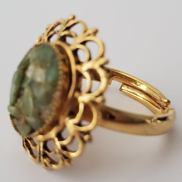 Victorian Women's Gold Jade Ring Jade Chips Oval Stone Centre Scalloped Bezel - Picture 3 of 8